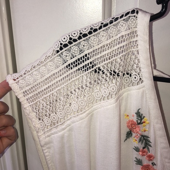 A pretty white romper with a tie back - Picture 3 of 5